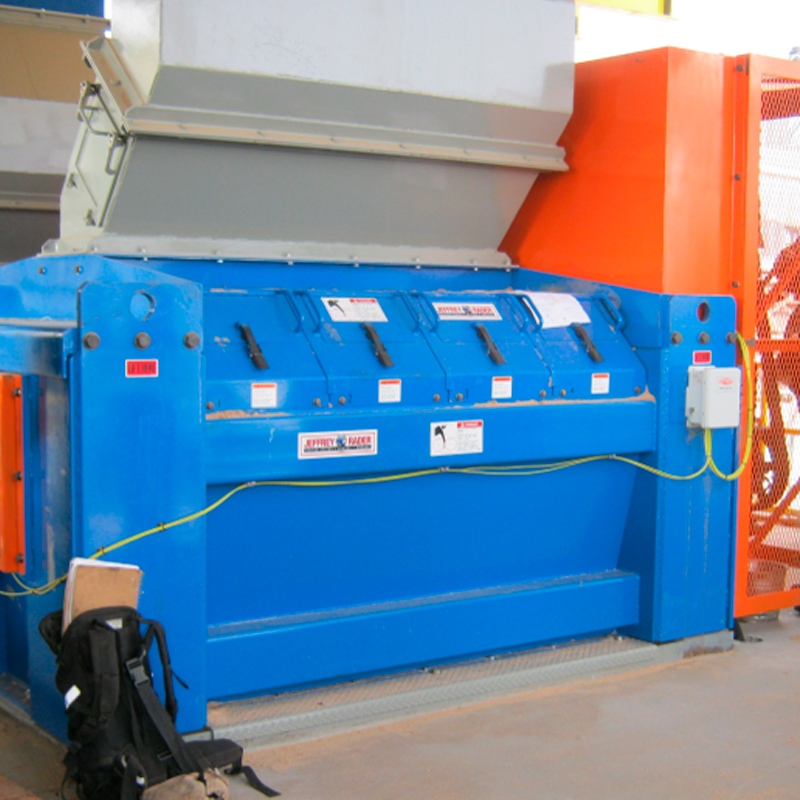 Jeffrey Rader® DynaYield™ II Chip Conditioner with enclosed conditioning chamber and top-feed inlet installed in a wood processing facility.
